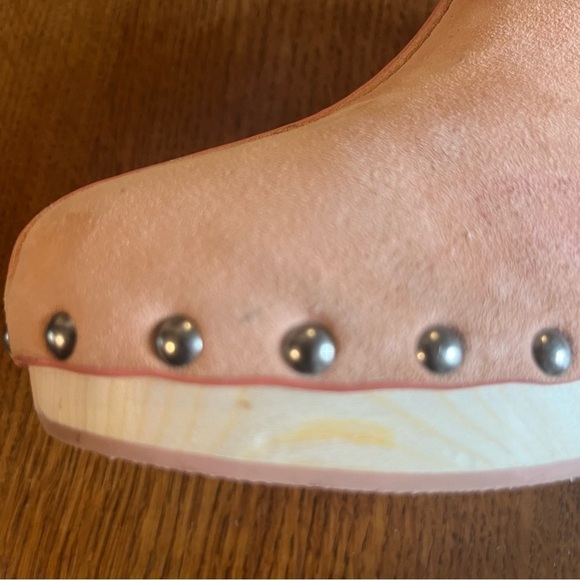 Kelsi Dagger Pink Suede Journal Studded Clogs 8 - Picture 10 of 11